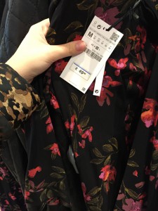 Das Kleid aus Barcelona haben wir in einer Zara-Filiale in Wien gesichtet - dort kostete es 20 Euro mehr. (Foto: Wilzewski)